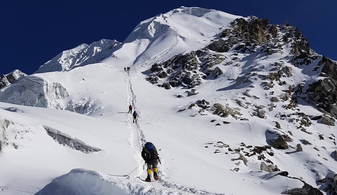 Lobuche Peak Climbing A Complete Guide Everest Hikes