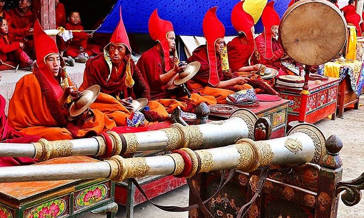 tiji festival - lamas are playing instruments