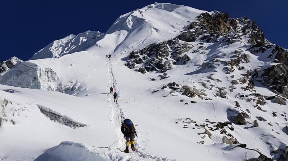 lobuche peak climbing