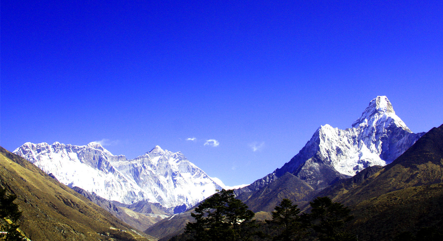 Foreground view of Ama Dablam and background view of Everest and surrounding peaks